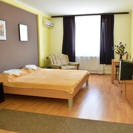נובי סאד Hostel Milkaza מראה חיצוני תמונה