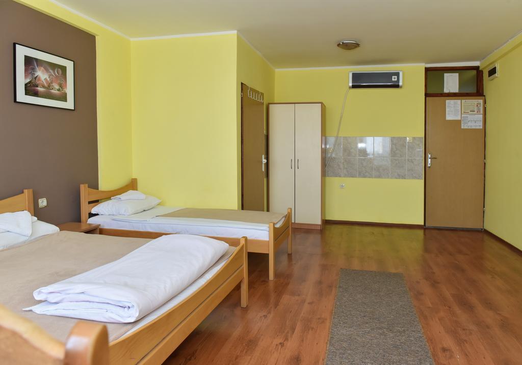 נובי סאד Hostel Milkaza מראה חיצוני תמונה