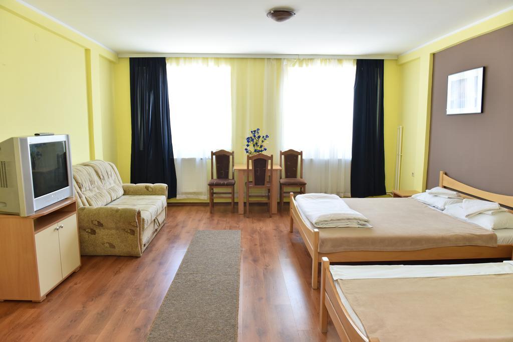 נובי סאד Hostel Milkaza מראה חיצוני תמונה