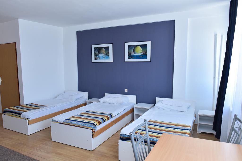נובי סאד Hostel Milkaza מראה חיצוני תמונה
