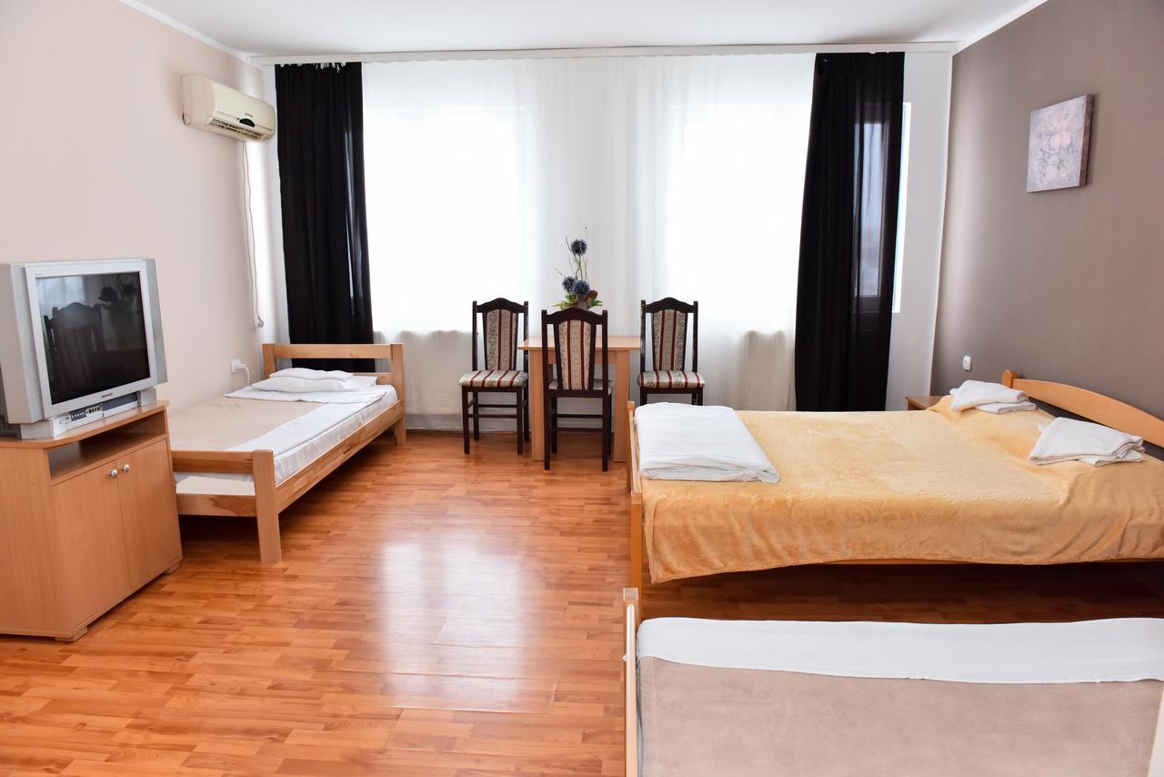 נובי סאד Hostel Milkaza מראה חיצוני תמונה