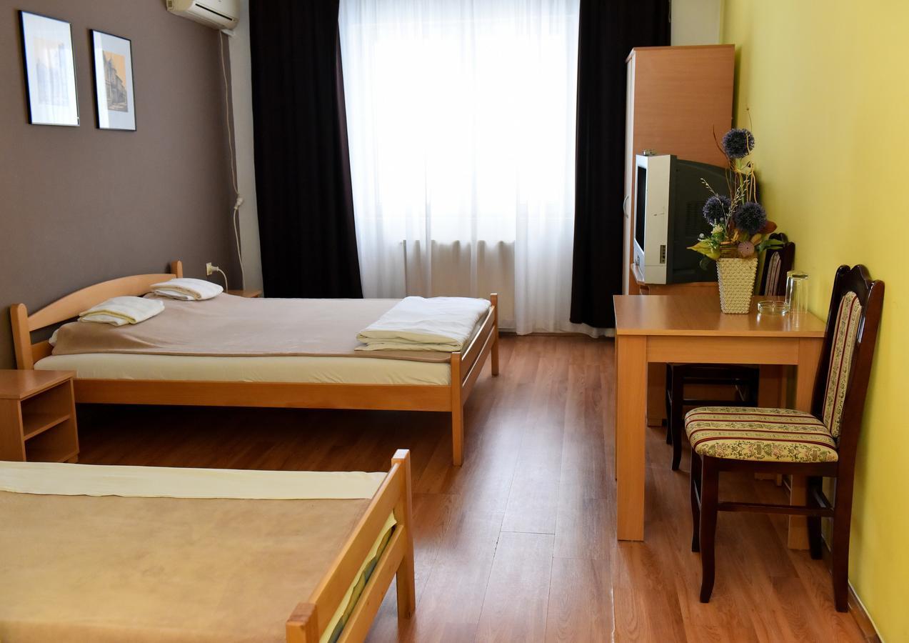 נובי סאד Hostel Milkaza מראה חיצוני תמונה