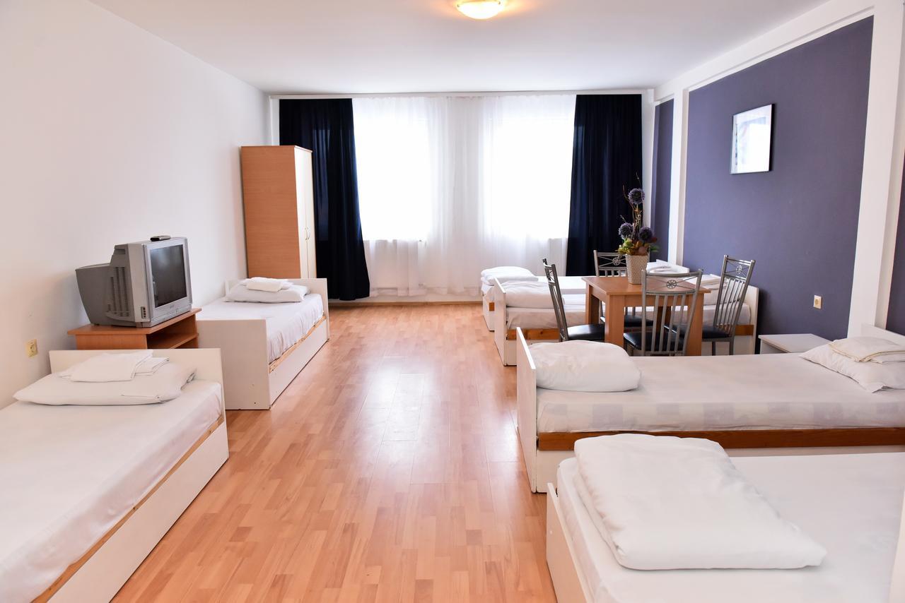 נובי סאד Hostel Milkaza מראה חיצוני תמונה