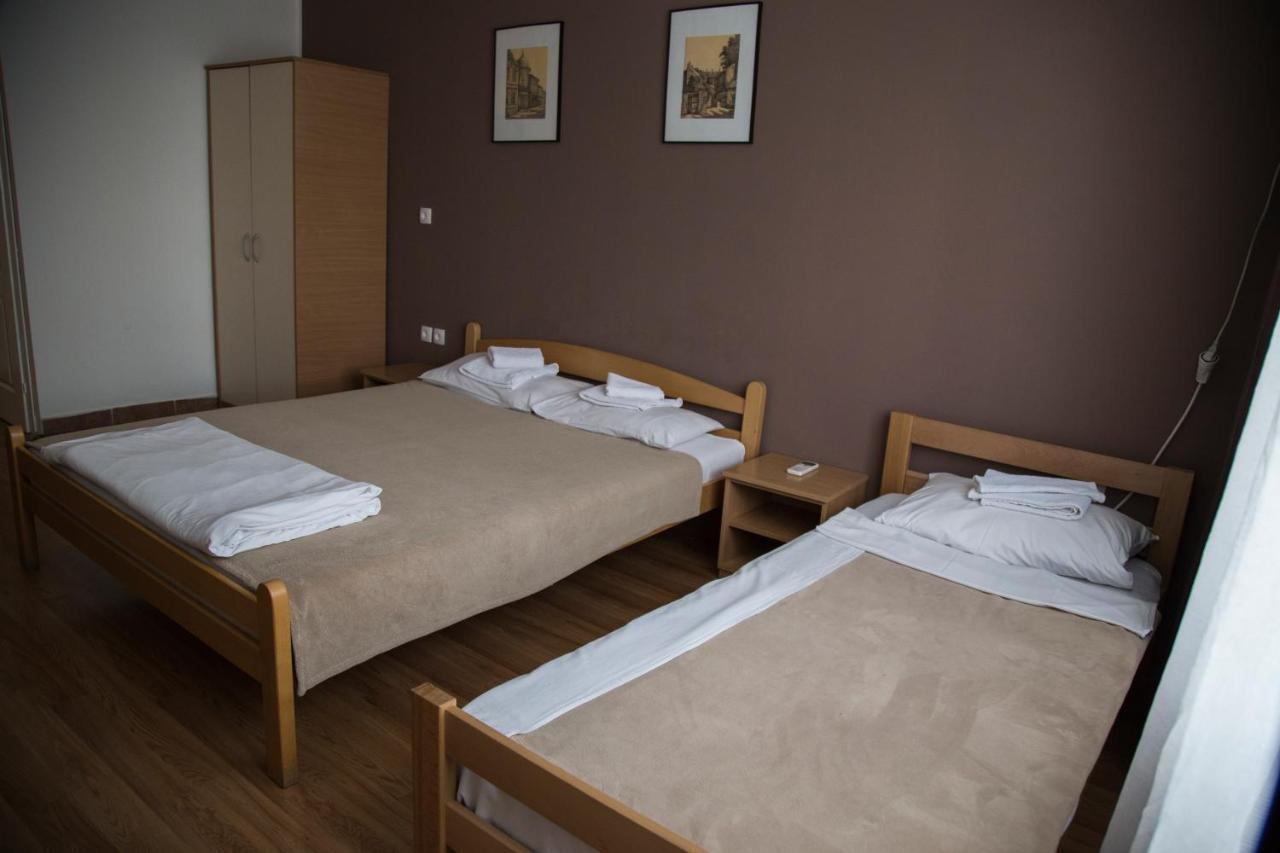 נובי סאד Hostel Milkaza מראה חיצוני תמונה