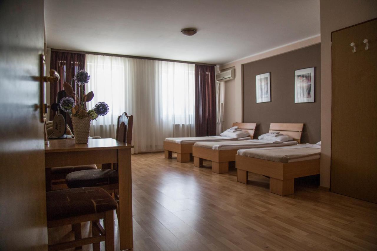 נובי סאד Hostel Milkaza מראה חיצוני תמונה