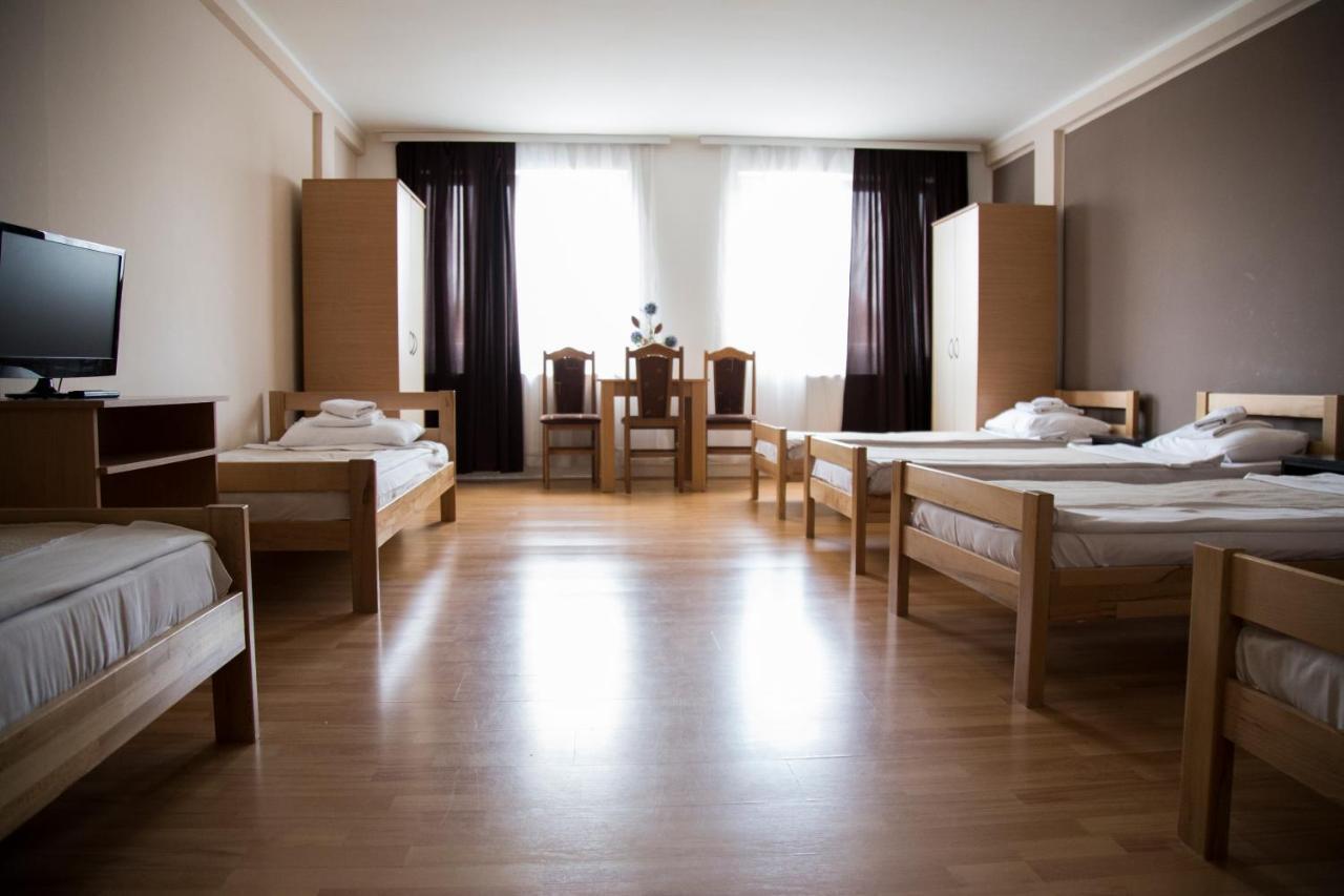נובי סאד Hostel Milkaza מראה חיצוני תמונה