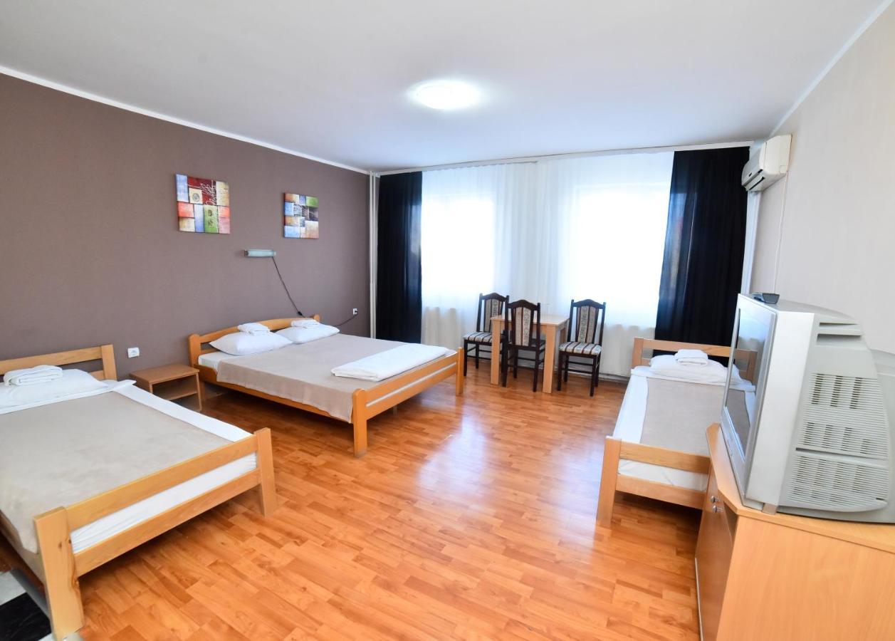 נובי סאד Hostel Milkaza מראה חיצוני תמונה