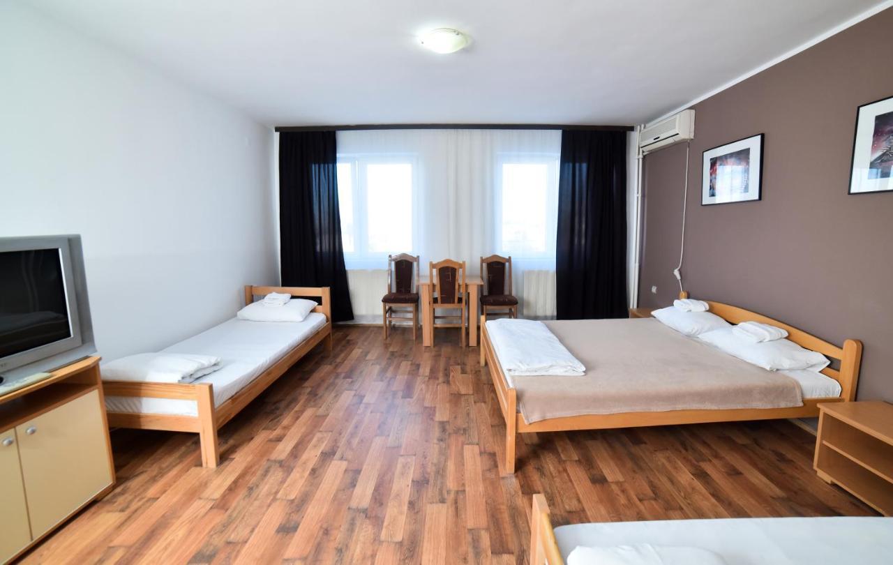 נובי סאד Hostel Milkaza מראה חיצוני תמונה
